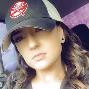 Meet your Posher, Adrienne